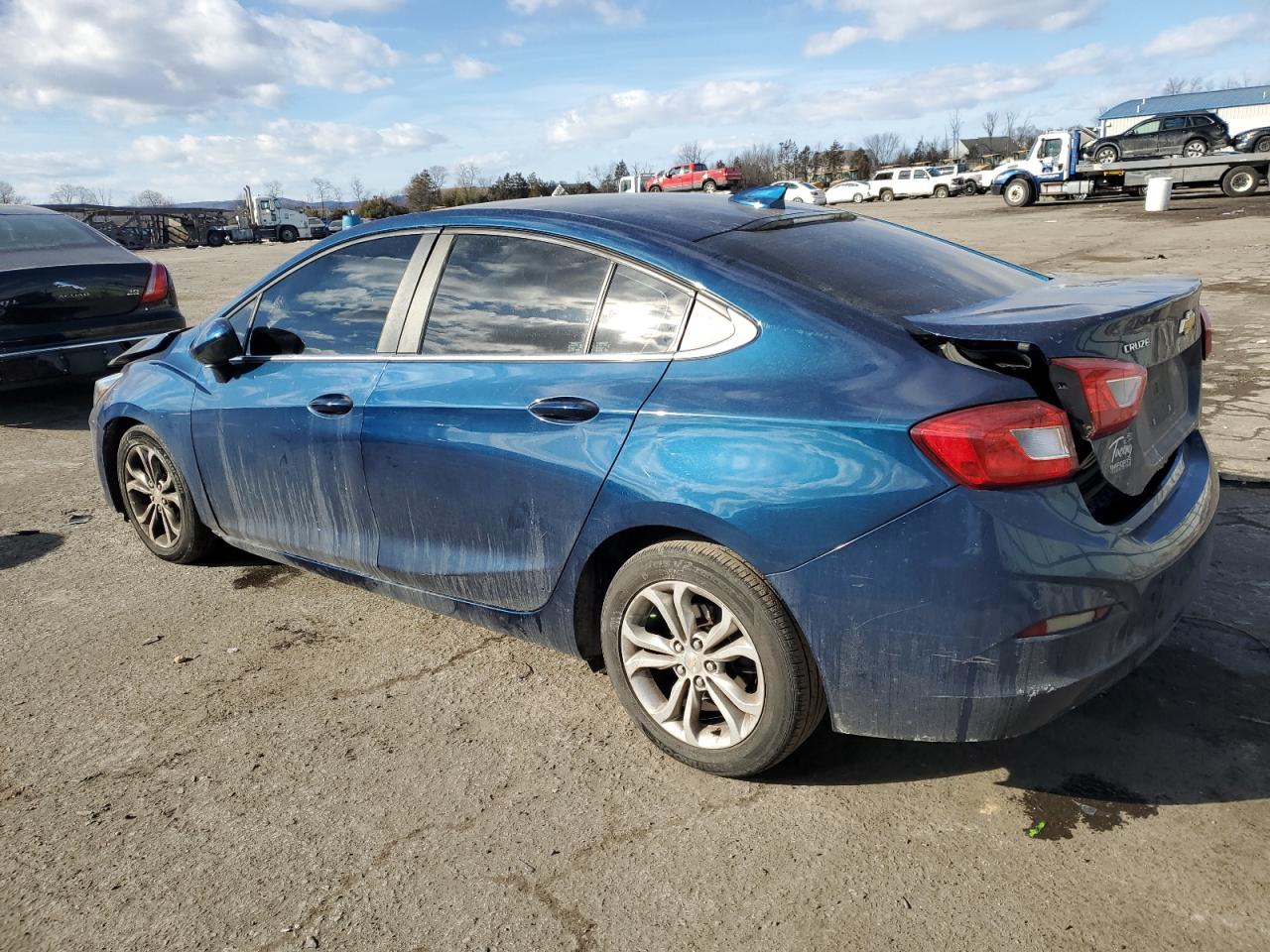 2019 Chevrolet Cruze - Image 2