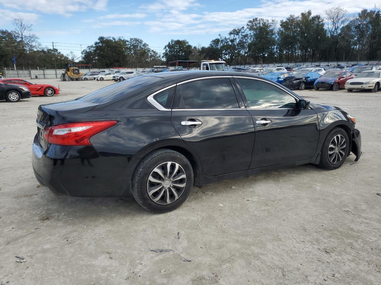 2017 Nissan Altima - Image 3