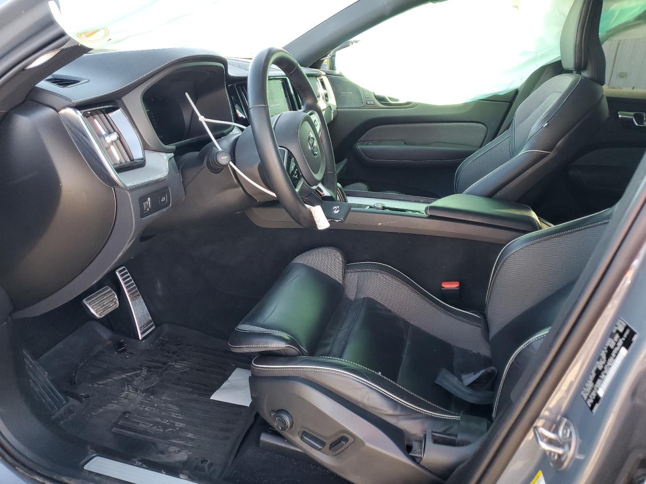 2022 Volvo XC60 - Image 7