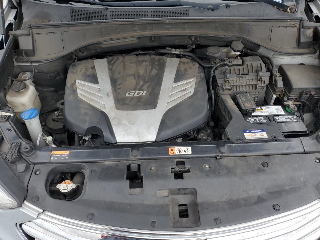 2016 Hyundai Santa Fe - Image 12