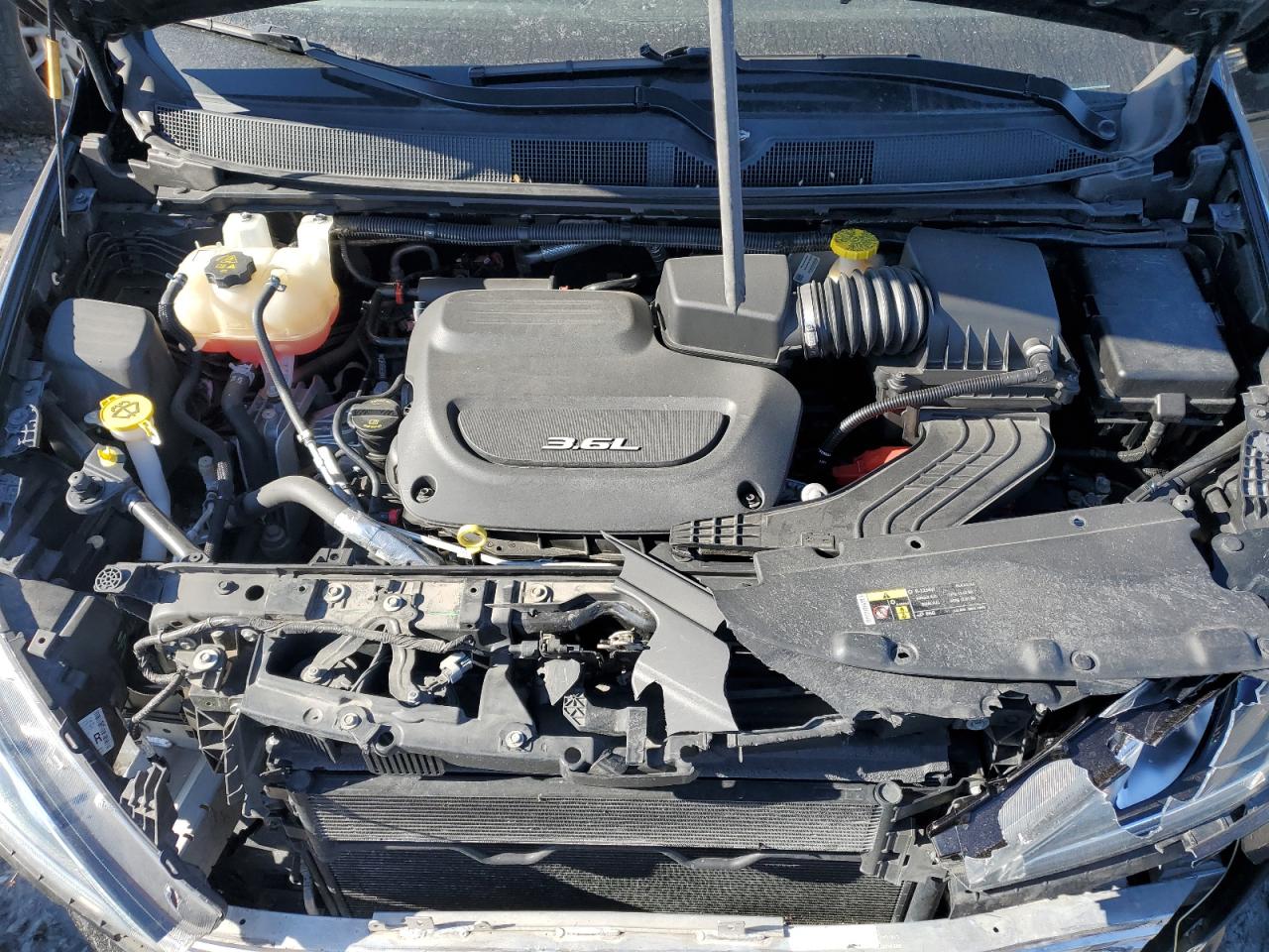 2017 Chrysler Pacifica - Image 12