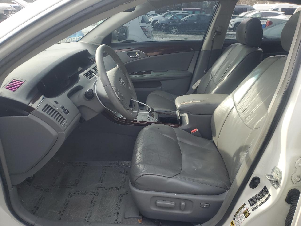 2008 Toyota Avalon - Image 7