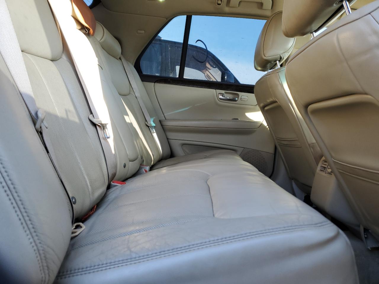 2008 Cadillac DTS - Image 10
