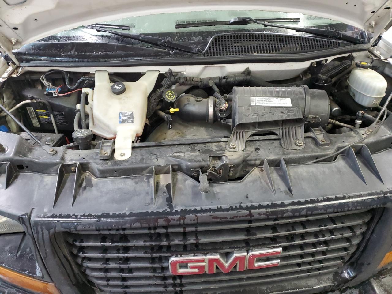 2008 GMC Savana - Image 12