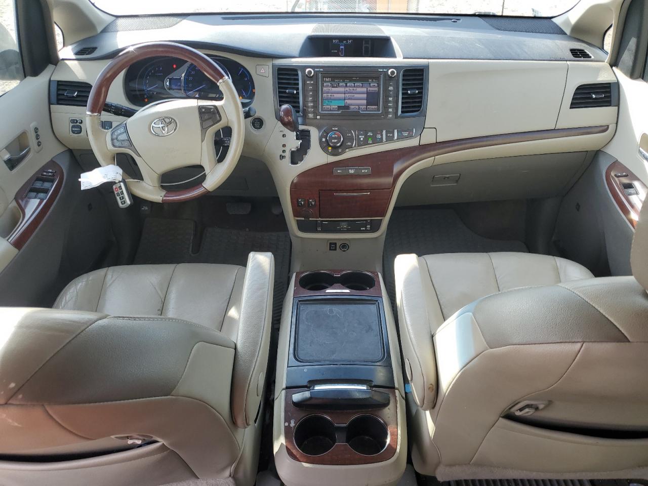 2012 Toyota Sienna - Image 8