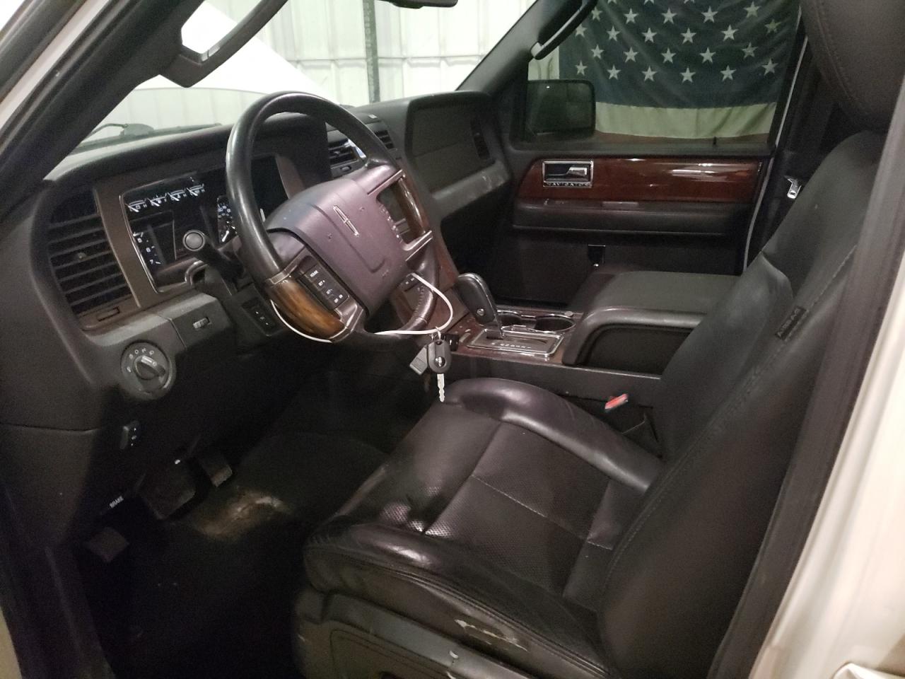 2013 Lincoln Navigator - Image 7
