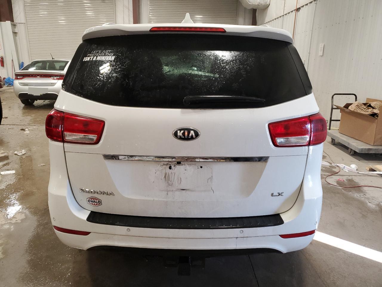 2017 Kia Sedona - Image 6