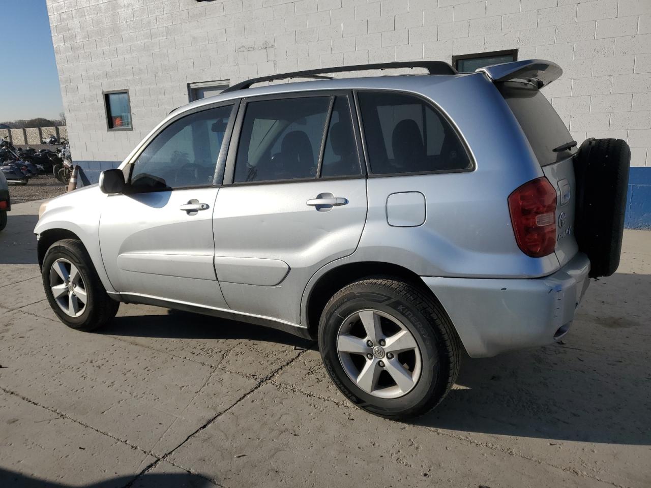 2005 Toyota RAV 4 - Image 2