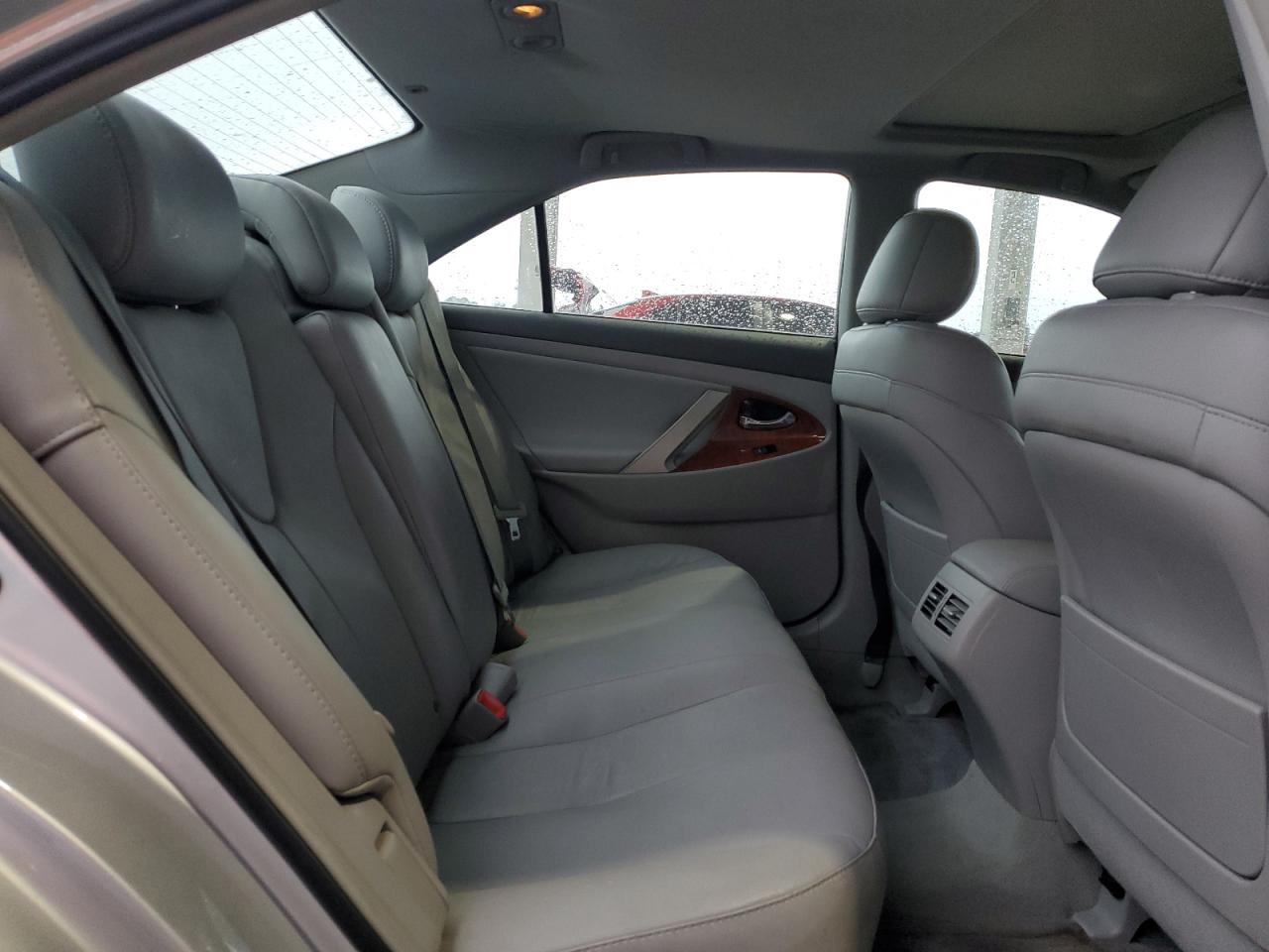 2011 Toyota Camry - Image 10