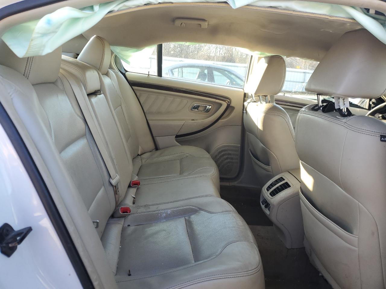 2011 Ford Taurus - Image 10