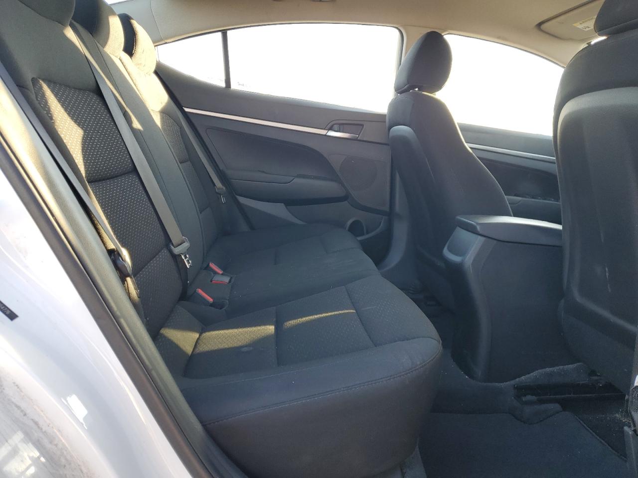 2019 Hyundai Elantra - Image 10