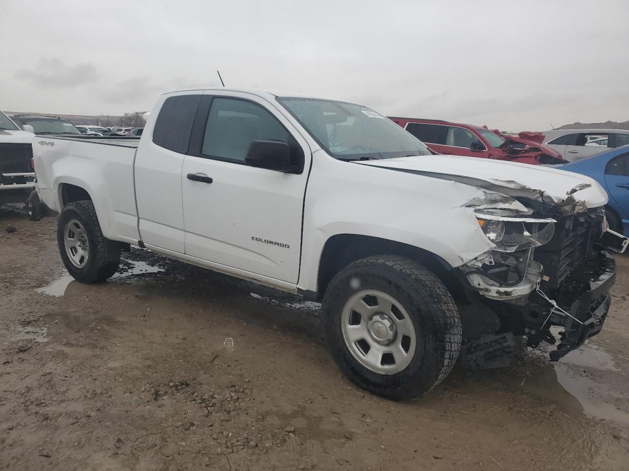 VIN 1GCHTBEN8M1189832 2021 CHEVROLET COLORADO no.4