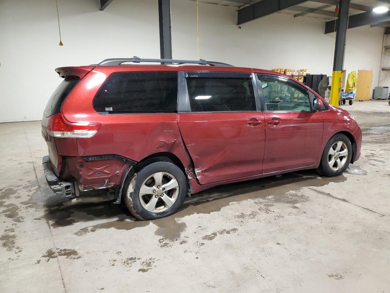 2011 Toyota Sienna - Image 3