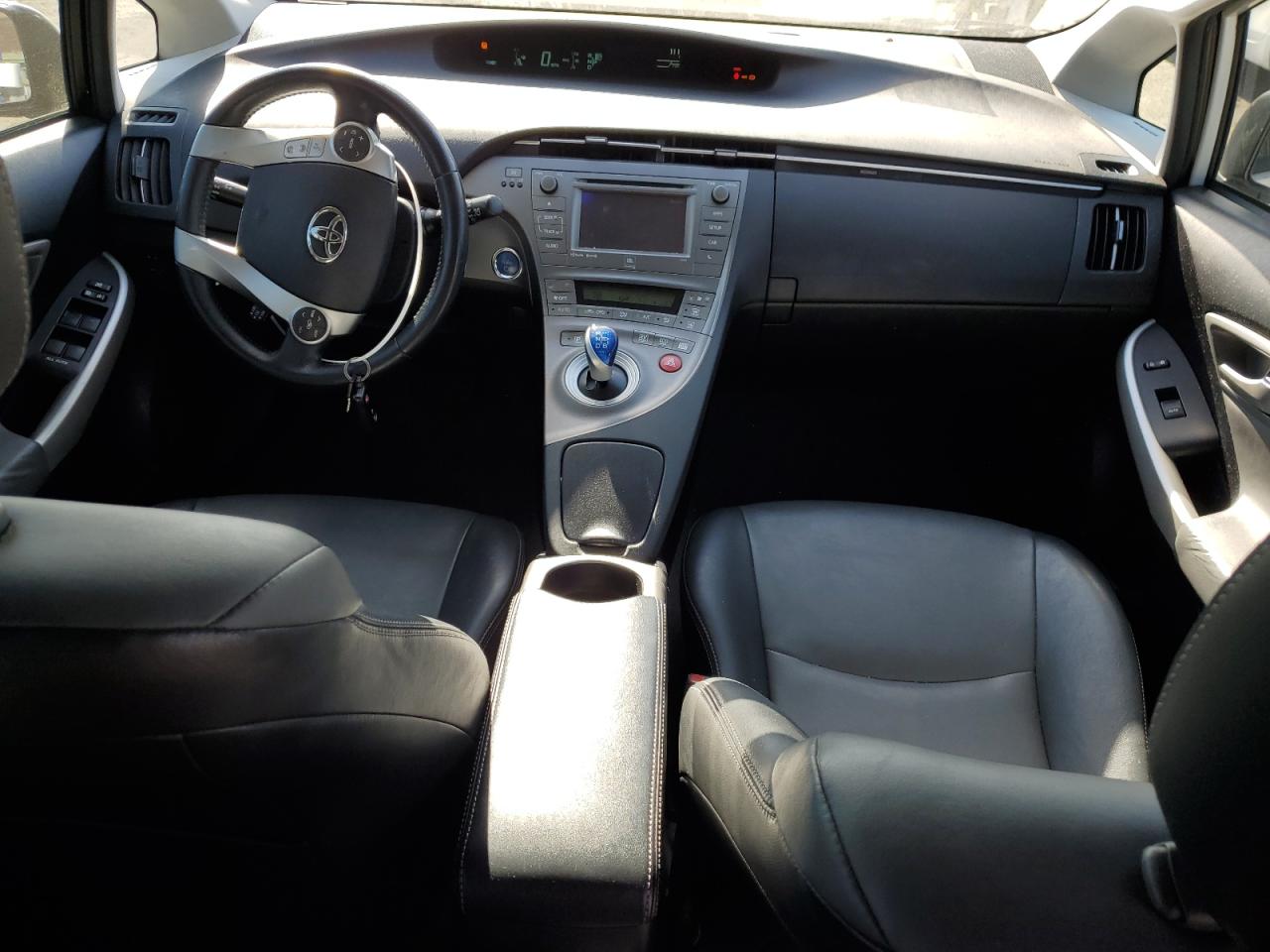 2015 Toyota Prius - Image 8