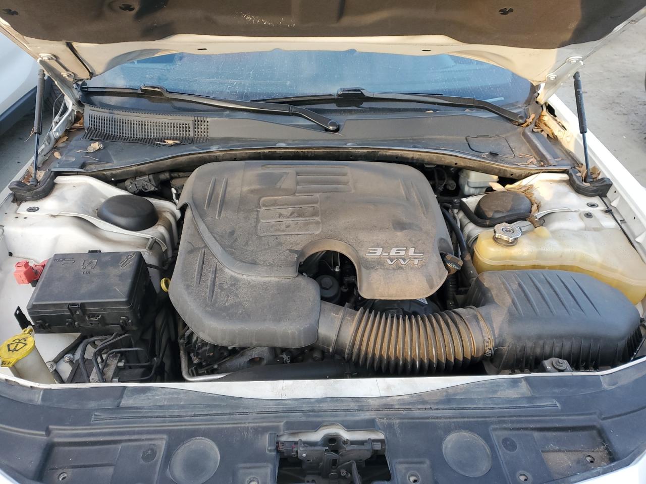 2013 Chrysler 300 - Image 12