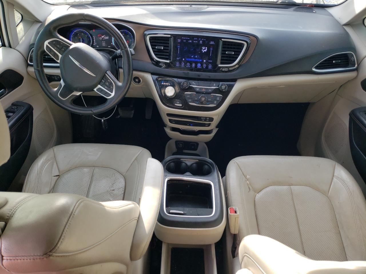 2017 Chrysler Pacifica - Image 8