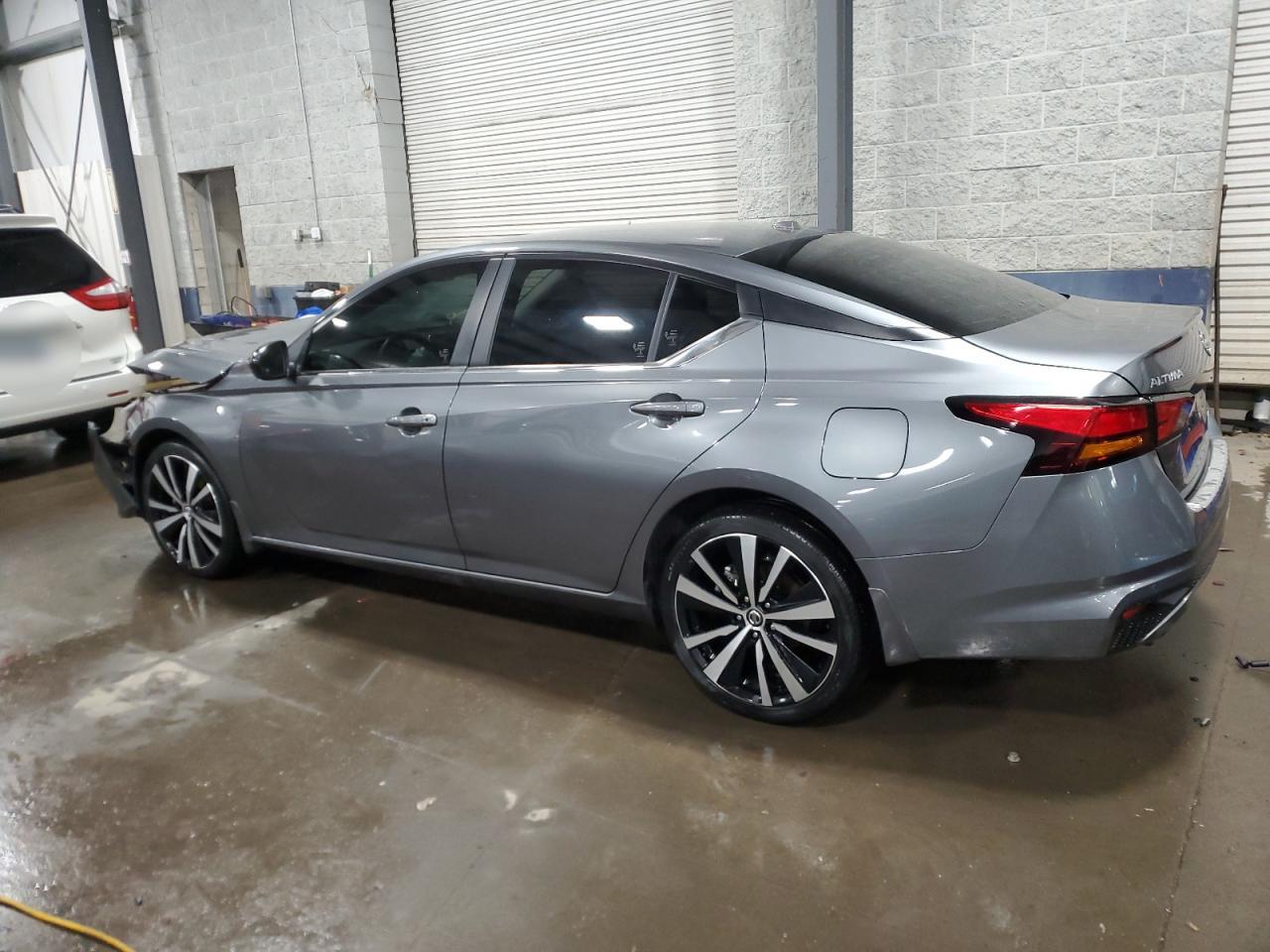 2021 Nissan Altima - Image 2