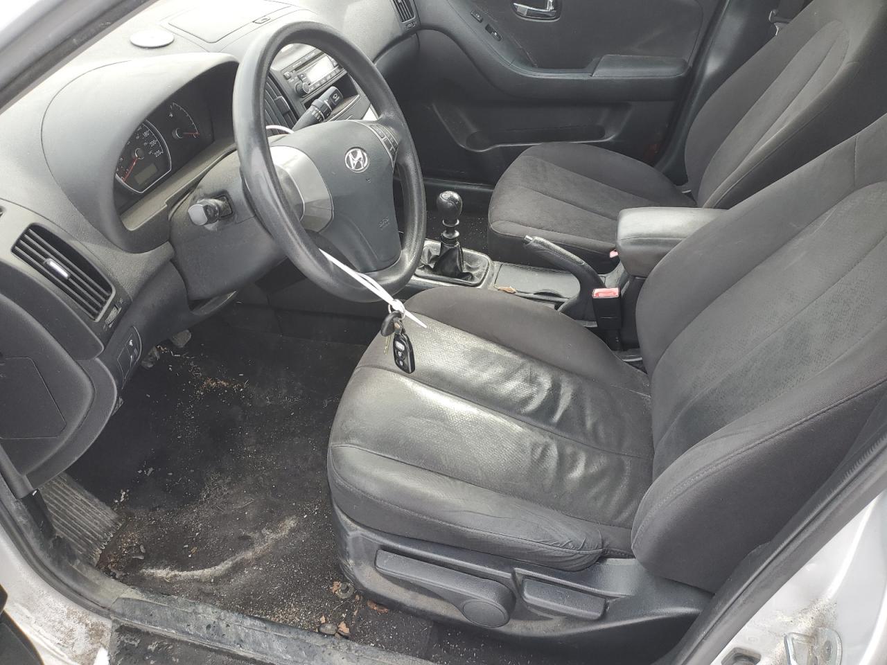 2010 Hyundai Elantra - Image 7