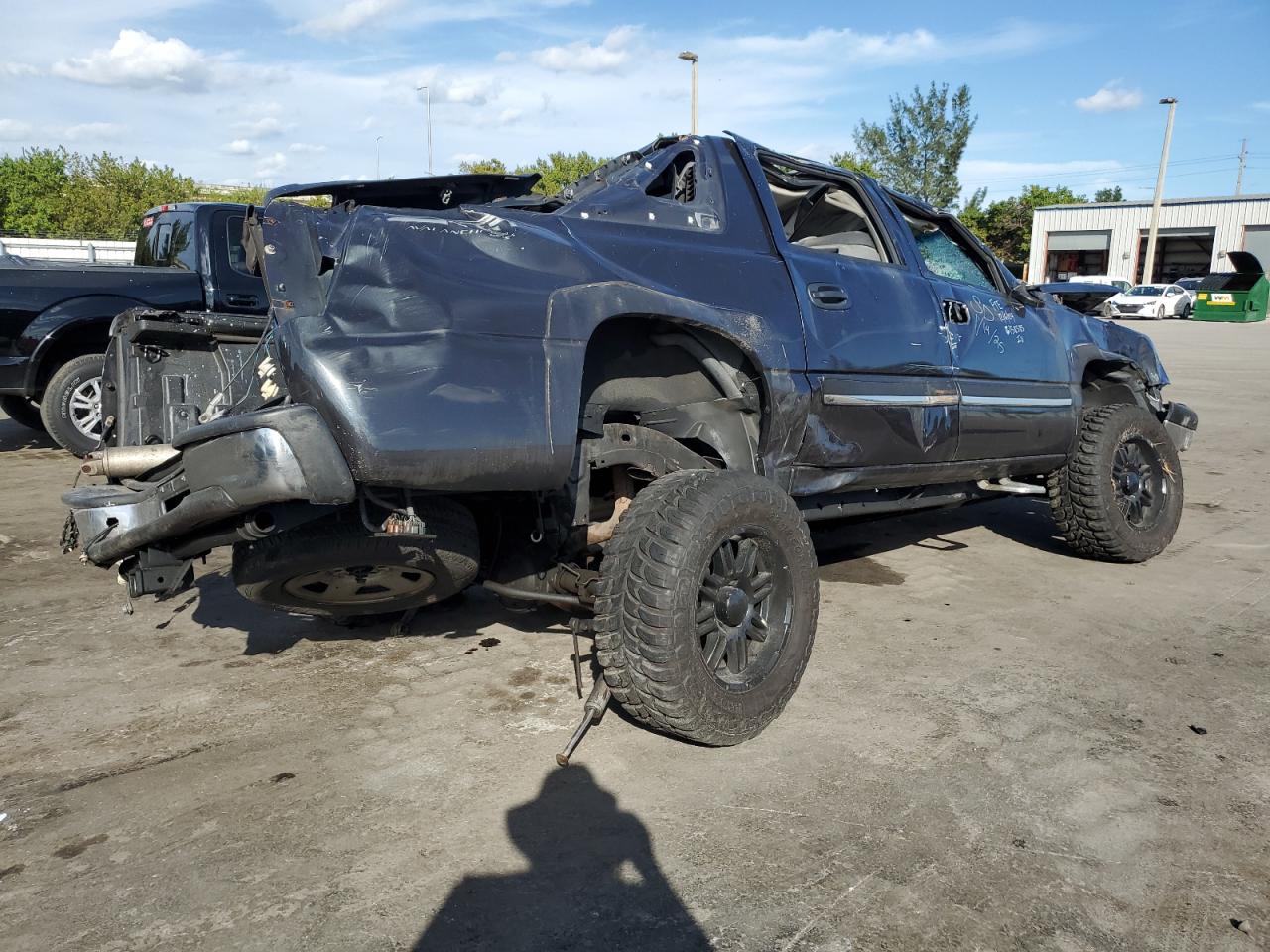 2005 Chevrolet Avalanche - Image 3