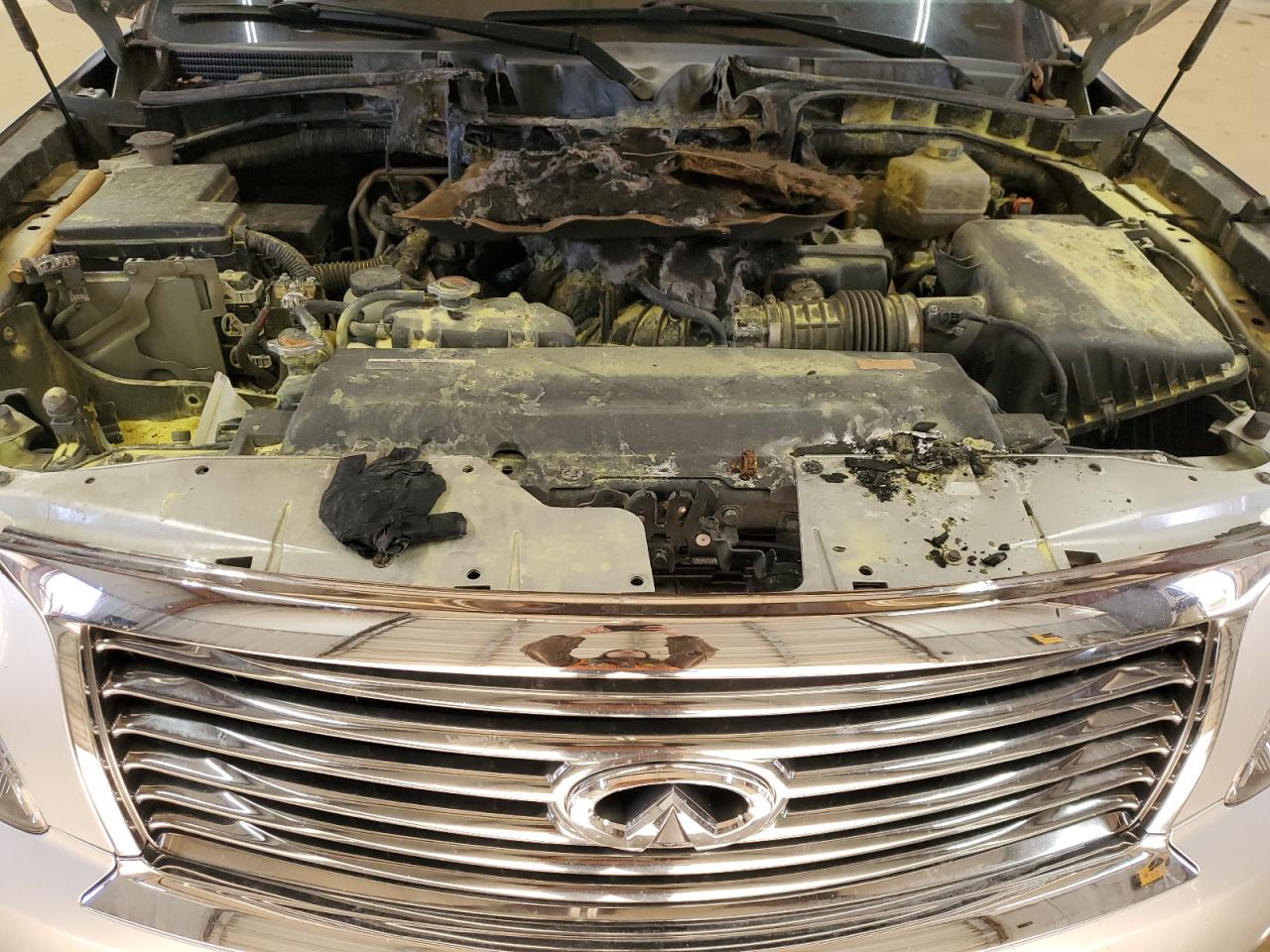 2012 Infiniti QX56 - Image 12