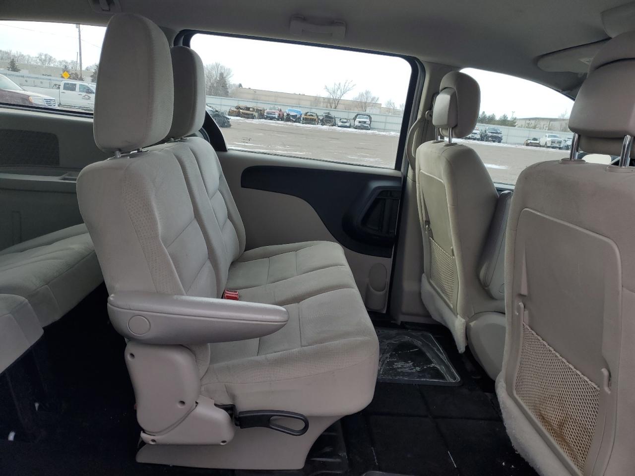 2014 Dodge Caravan - Image 11