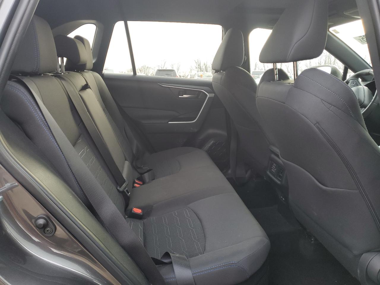 2023 Toyota RAV 4 - Image 11
