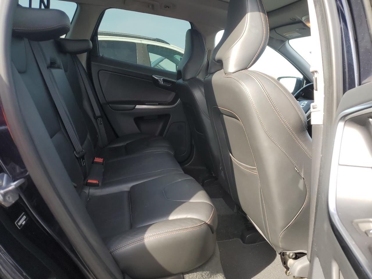2017 Volvo XC60 - Image 10