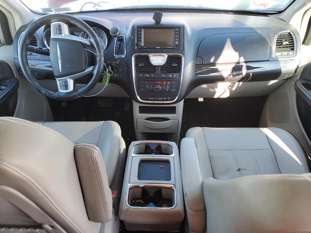 2012 Chrysler Town & Country - Image 8
