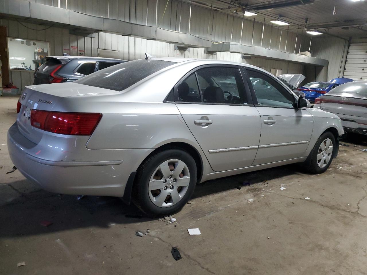 2009 Hyundai Sonata - Image 3
