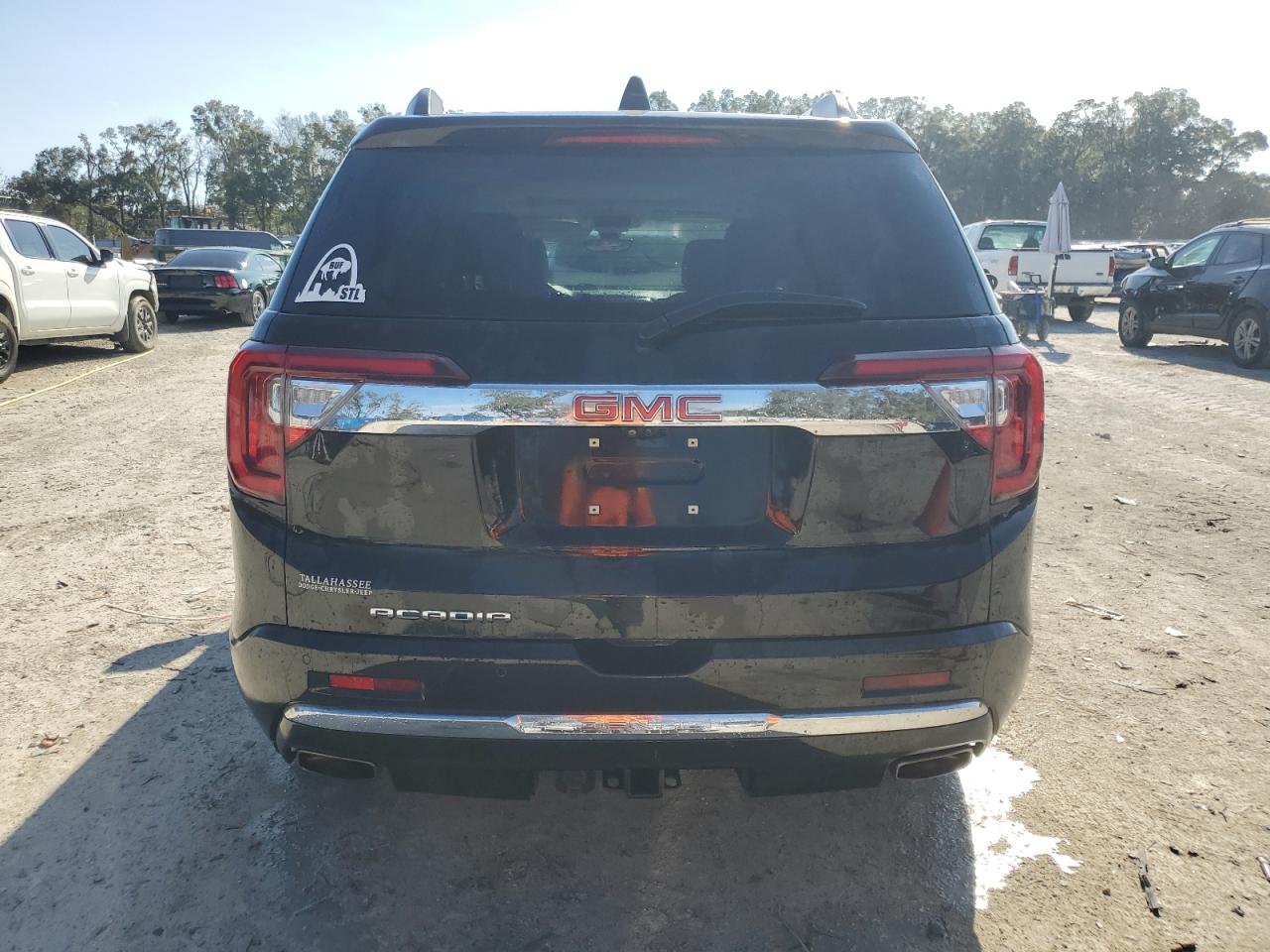 2022 GMC Acadia - Image 6