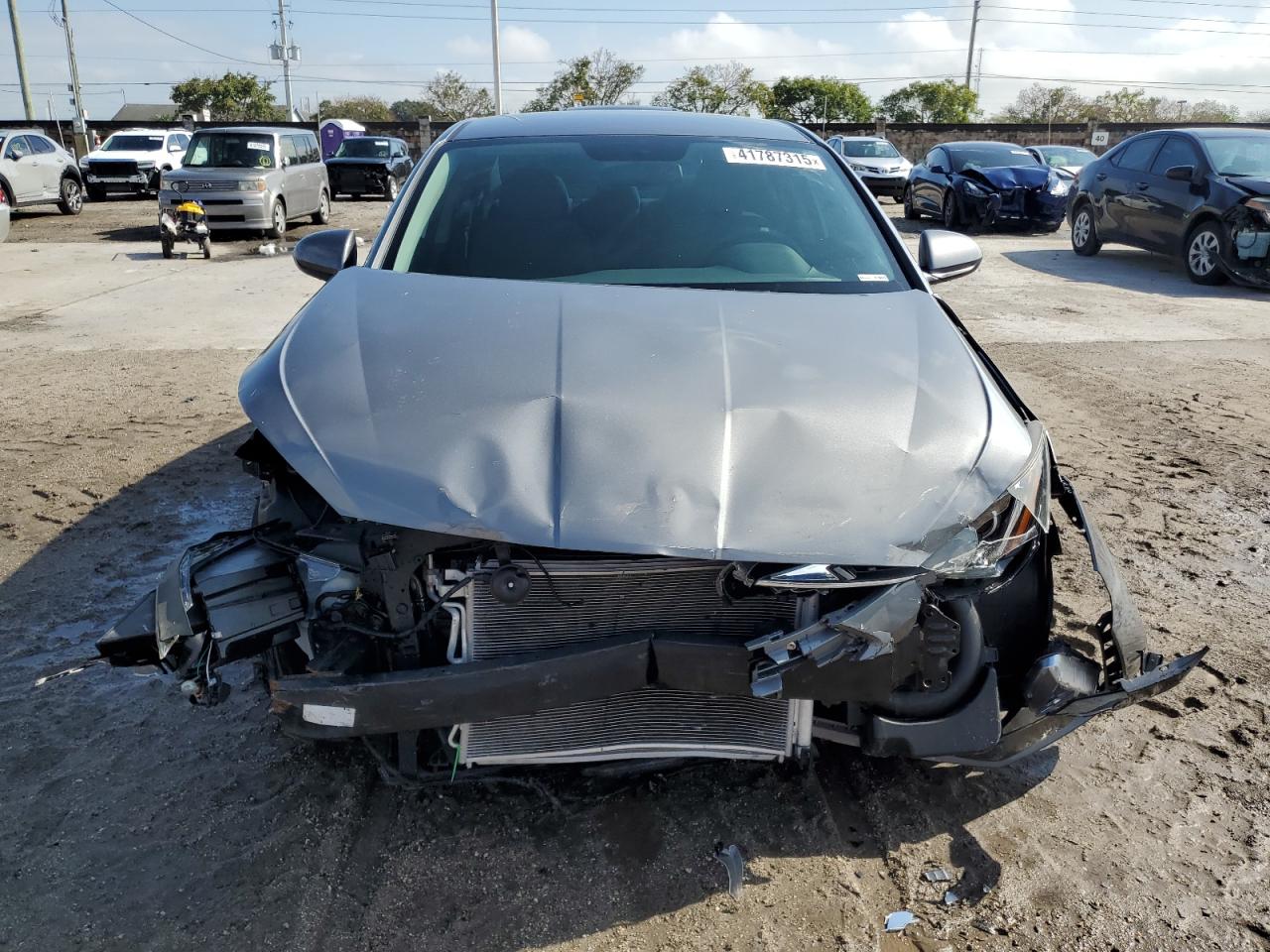 2019 Hyundai Elantra - Image 5