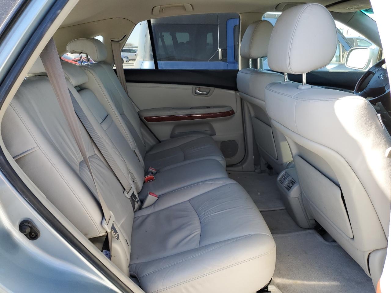 2004 Lexus RX - Image 11