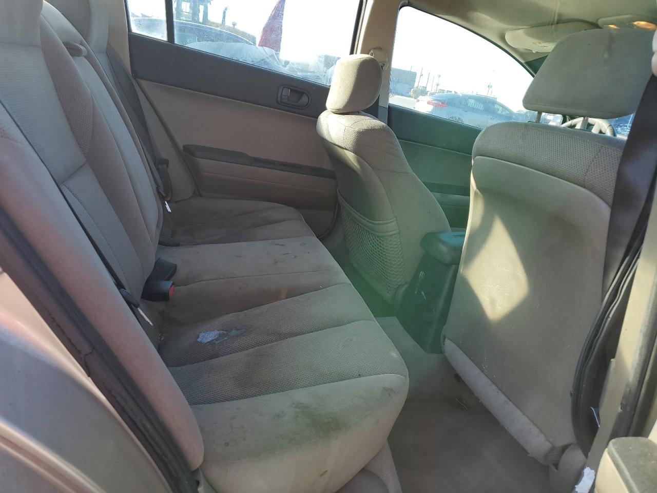 2004 Mitsubishi Galant - Image 10