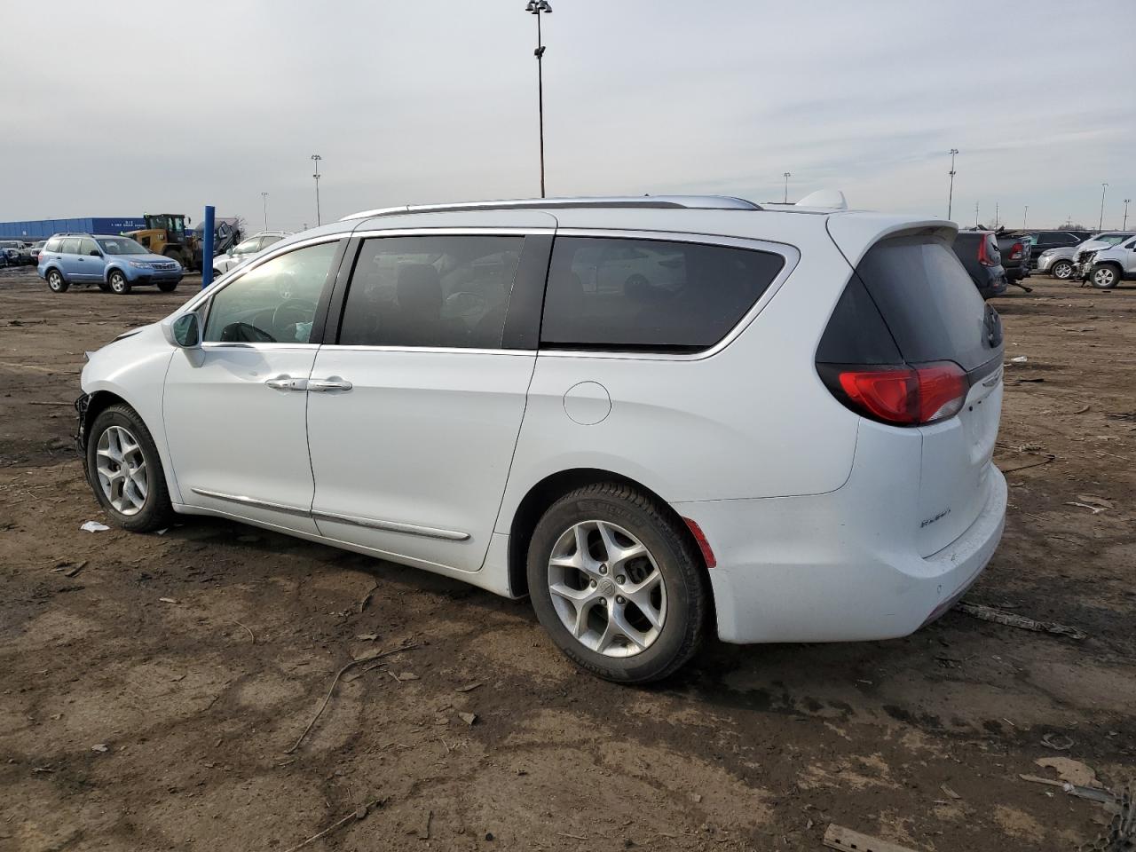 2018 Chrysler Pacifica - Image 2