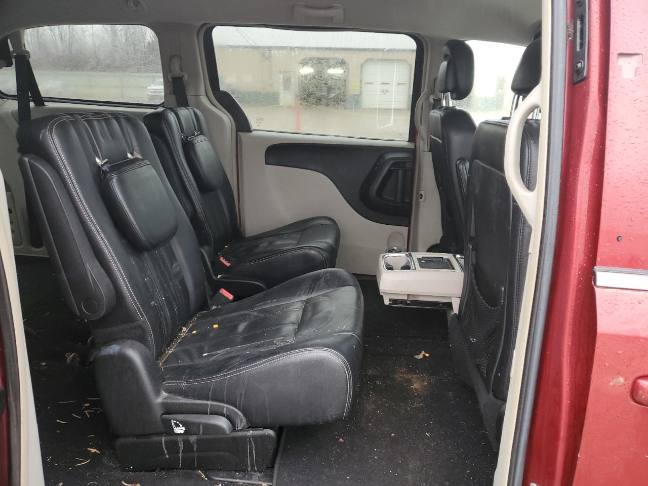 2013 Chrysler Town & Country - Image 10