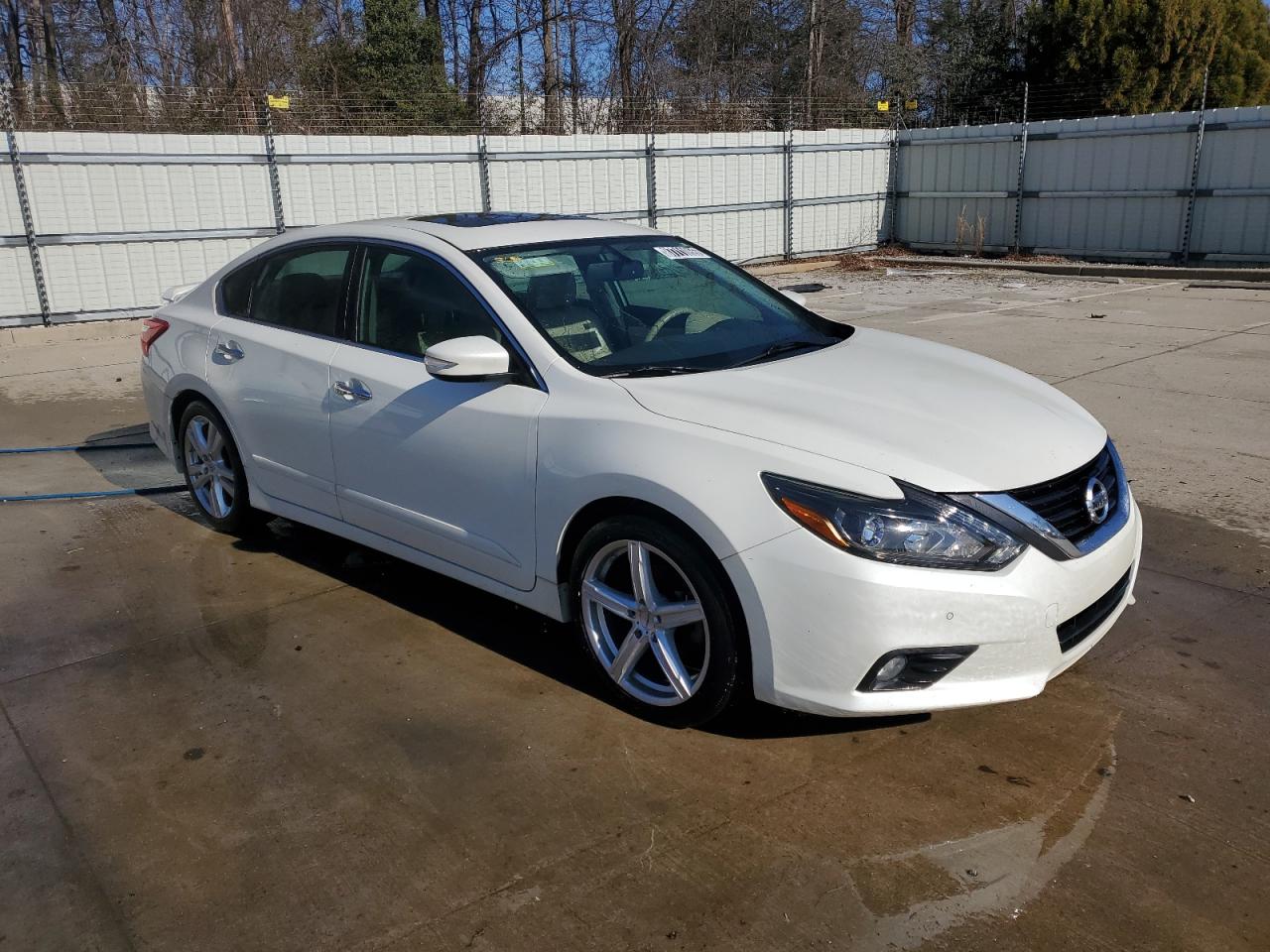 2017 Nissan Altima - Image 4