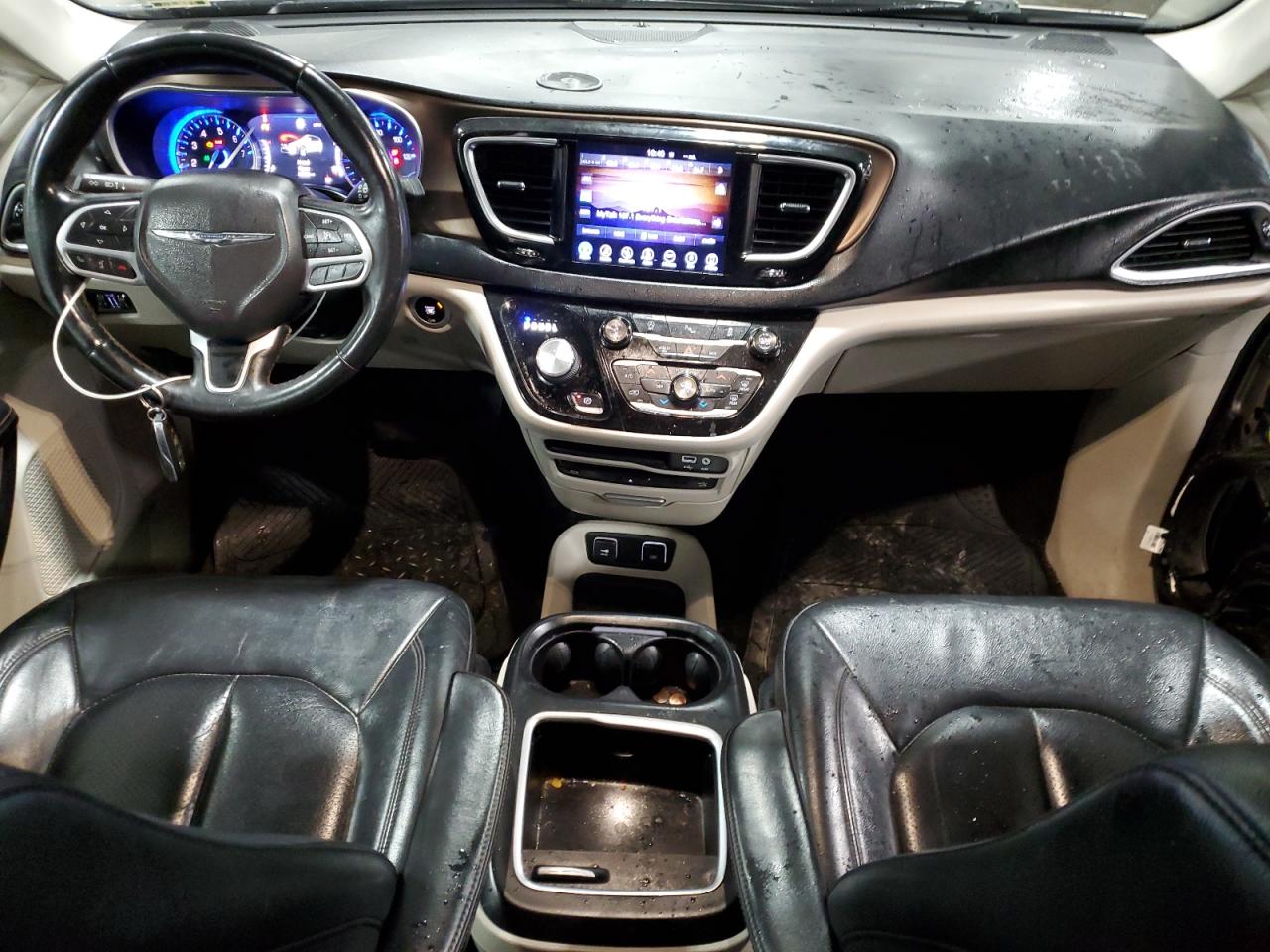 2017 Chrysler Pacifica - Image 8
