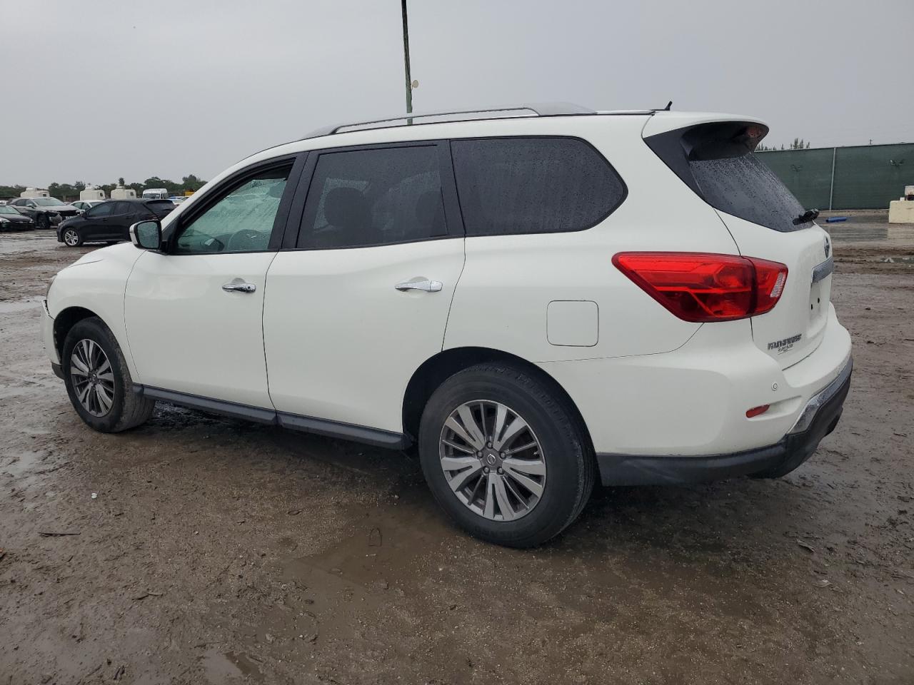2018 Nissan Pathfinder - Image 2