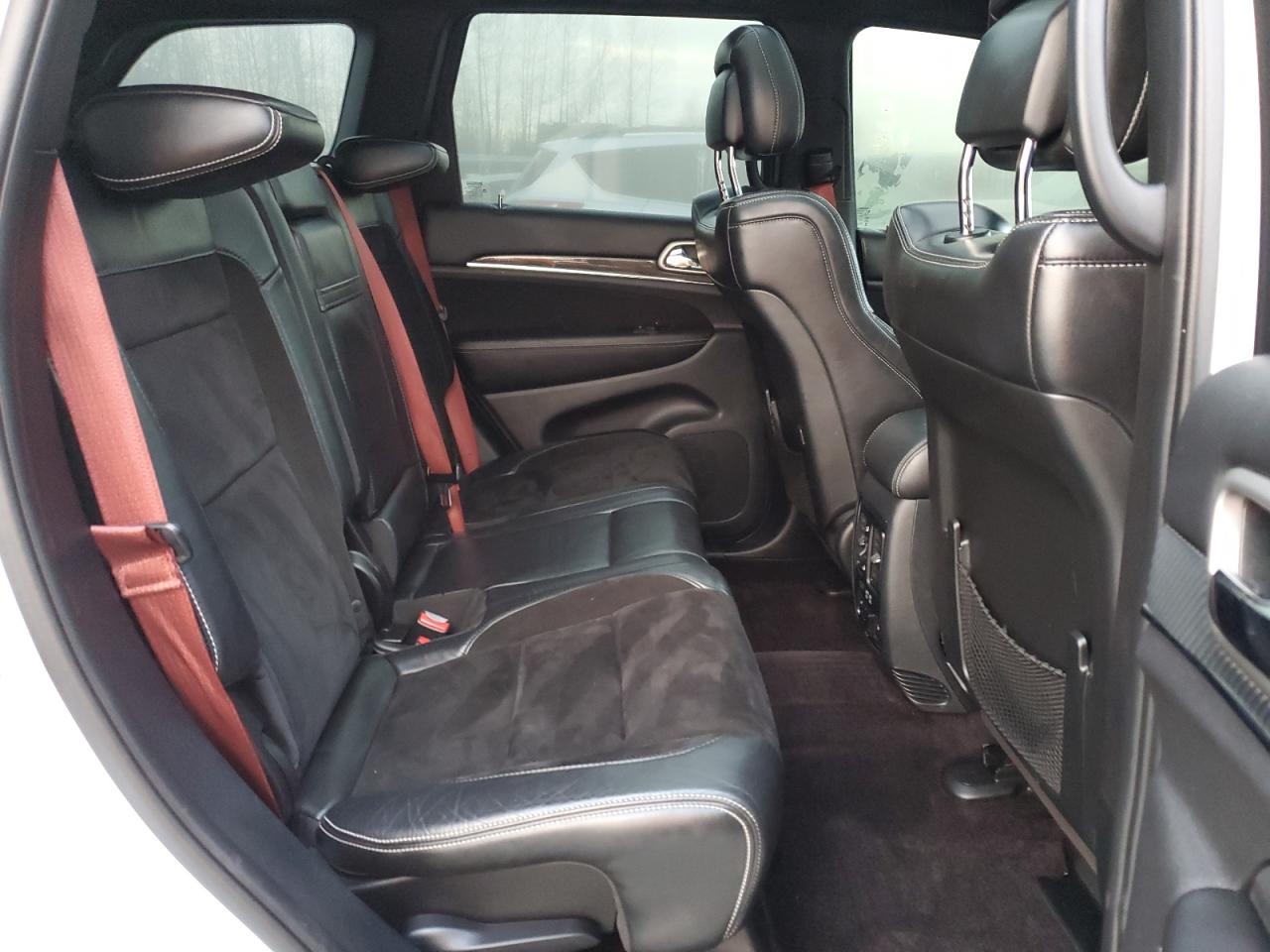 2017 Jeep Grand Cherokee - Image 11