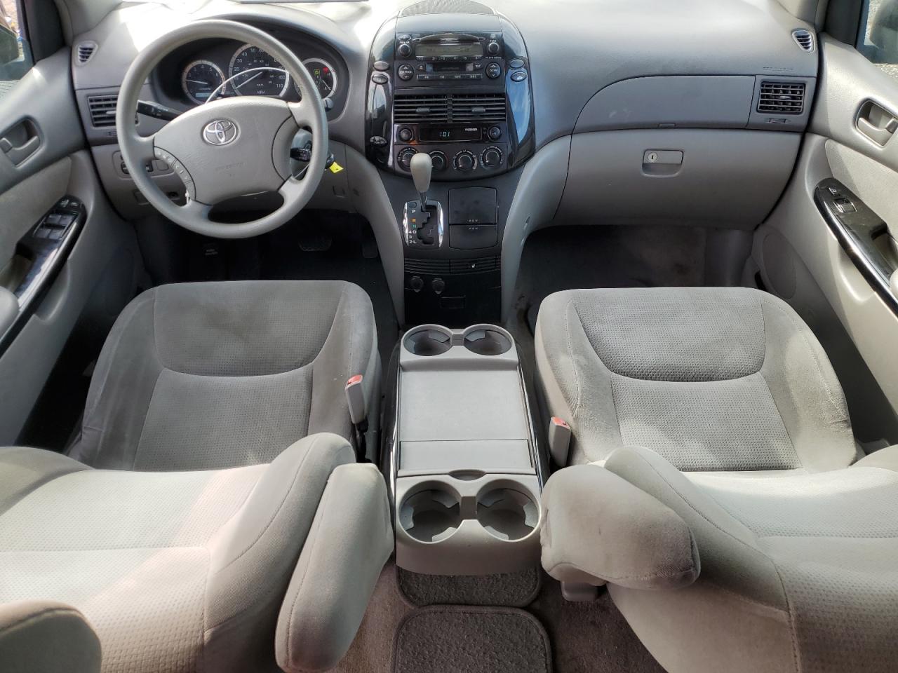 2005 Toyota Sienna - Image 8