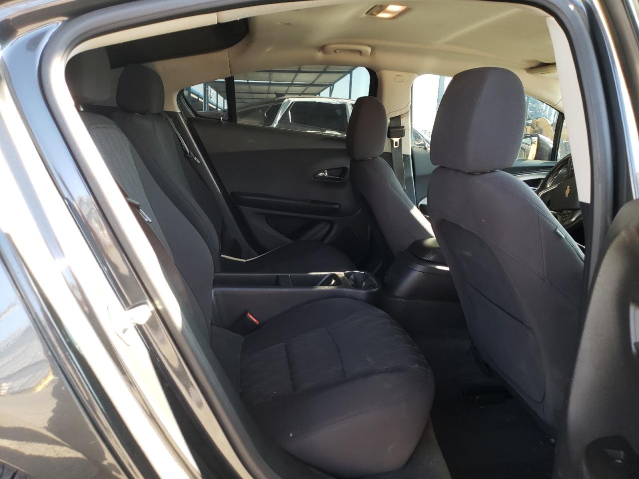 2015 Chevrolet Volt - Image 11