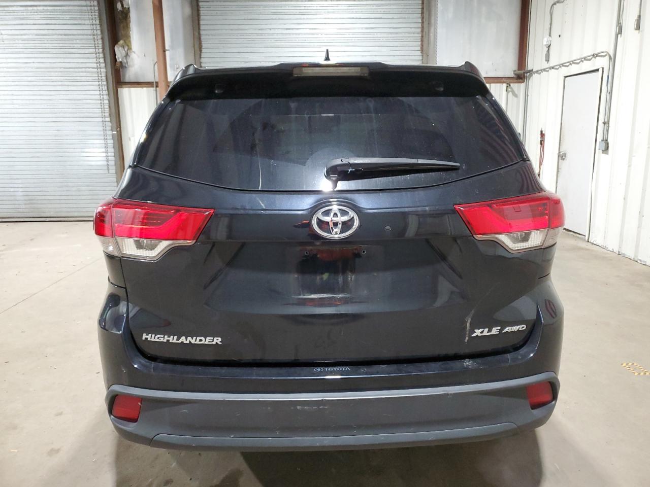 2018 Toyota Highlander - Image 6