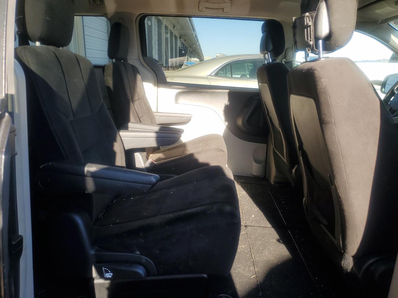2012 Chrysler Town & Country - Image 11