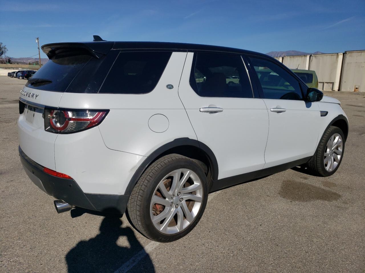2016 Land Rover Discovery - Image 3