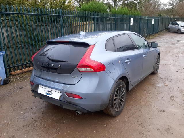 2019 VOLVO V40 MOMENT