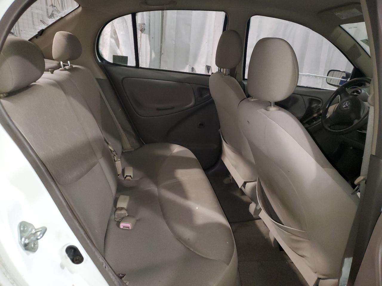 2004 Toyota Echo - Image 10