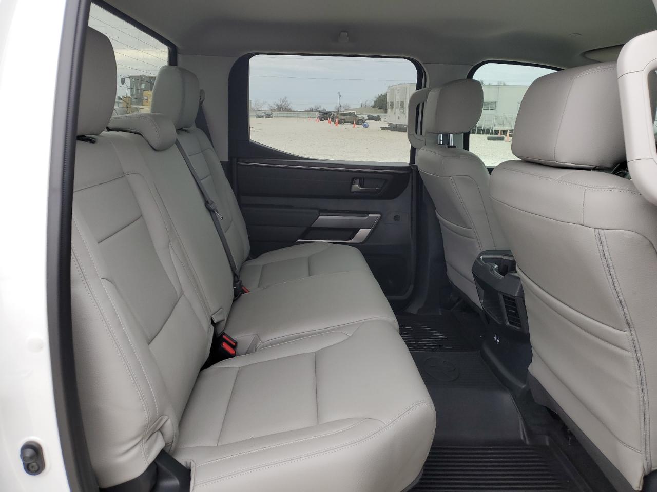 2023 Toyota Tundra - Image 10