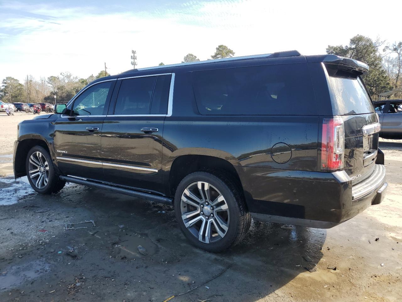 2019 GMC Yukon - Image 2