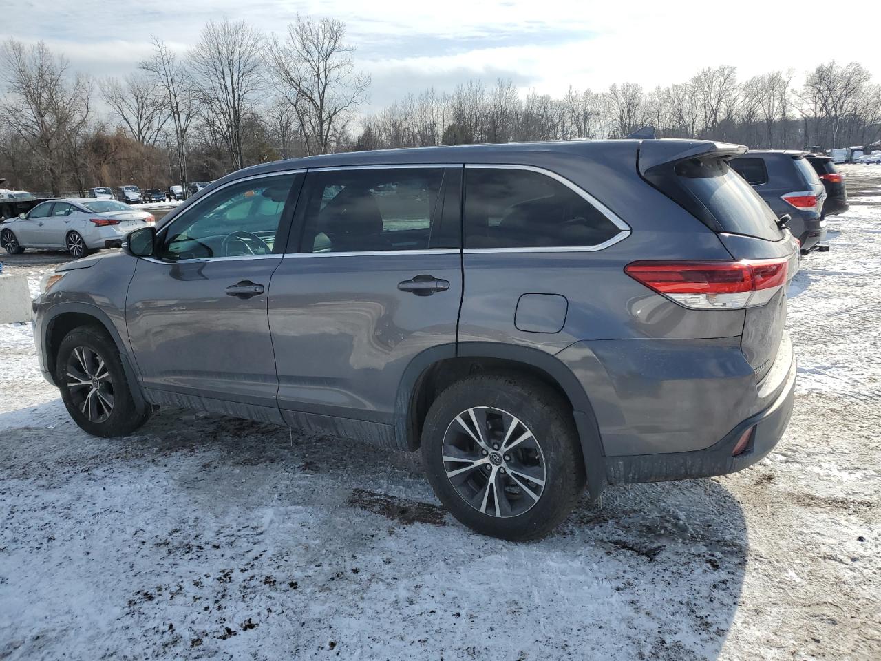 2018 Toyota Highlander - Image 2