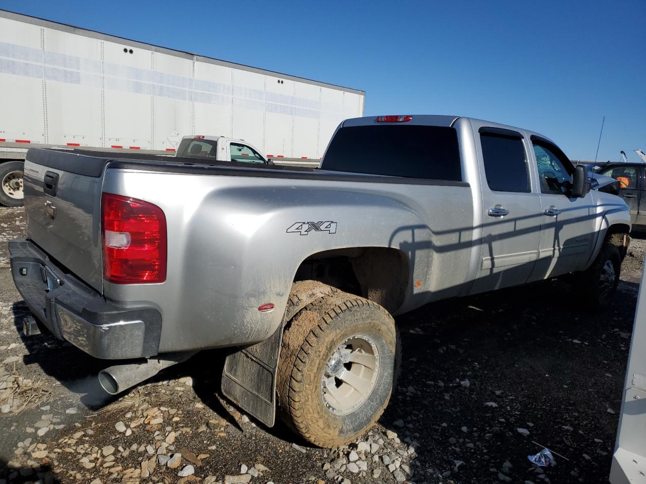 2010 Chevrolet Silverado - Image 3